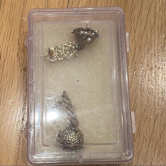 INDIAN Gorgeous Chandelier Earrings - Picture 7 of 8